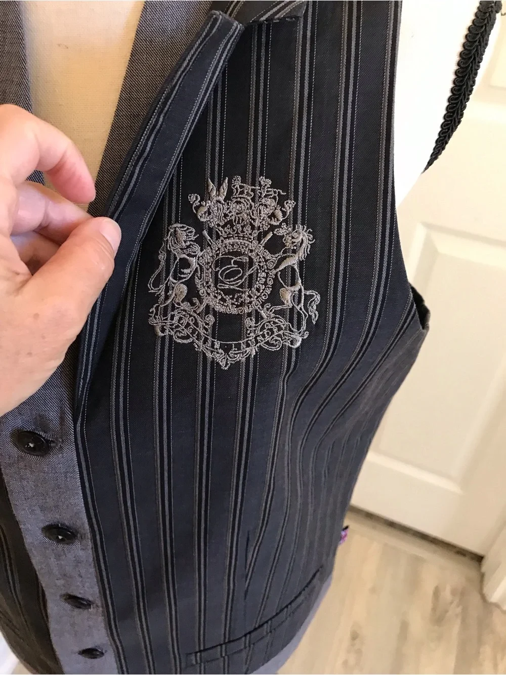 English Laundry Vest Striped Size Medium Embroidered Detailing Vest